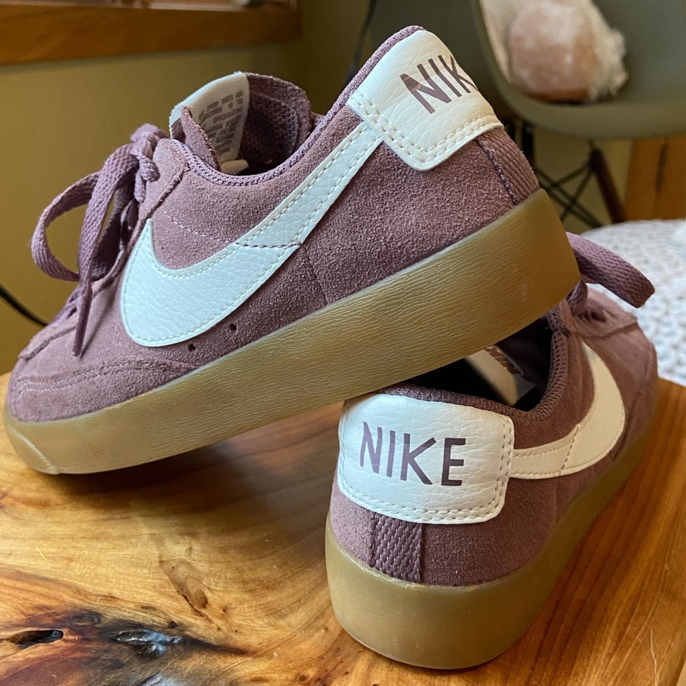 Nike Women’s Blazer Low Top SD suede.
